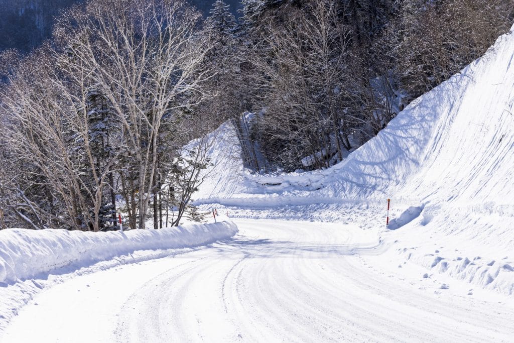 2wd Ff駆動 Fr駆動 で雪道を運転できる 2wd 4wdとの違い 事故が多いのはどっち 車を高く売る教科書 車売却はじめて講座